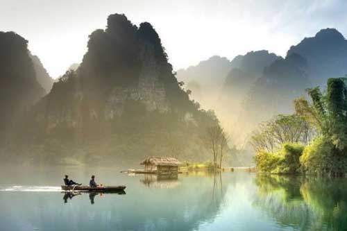 Hồ nước ngọt đẹp bậc nhất Việt Nam huyền ảo như tranh, nhất định phải đến 1 lần
