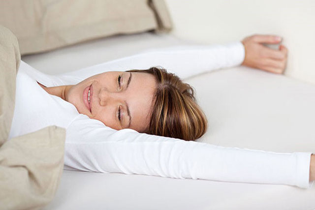 Vì sao bạn ngủ không nên dùng gối?