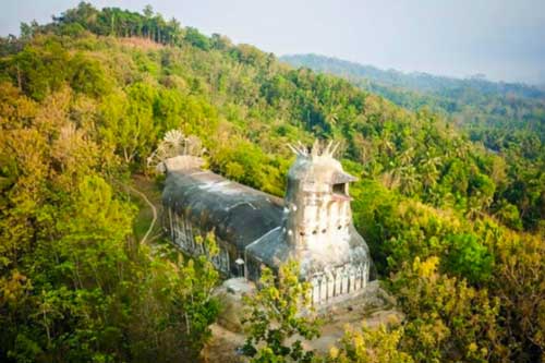 ‘Nhà thờ Con Gà’ bí ẩn nằm giữa núi đồi bị bỏ hoang nhiều năm vẫn hút du khách