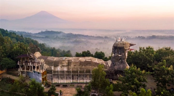 ‘Nhà thờ Con Gà’ bí ẩn nằm giữa núi đồi bị bỏ hoang nhiều năm vẫn hút du khách - 4