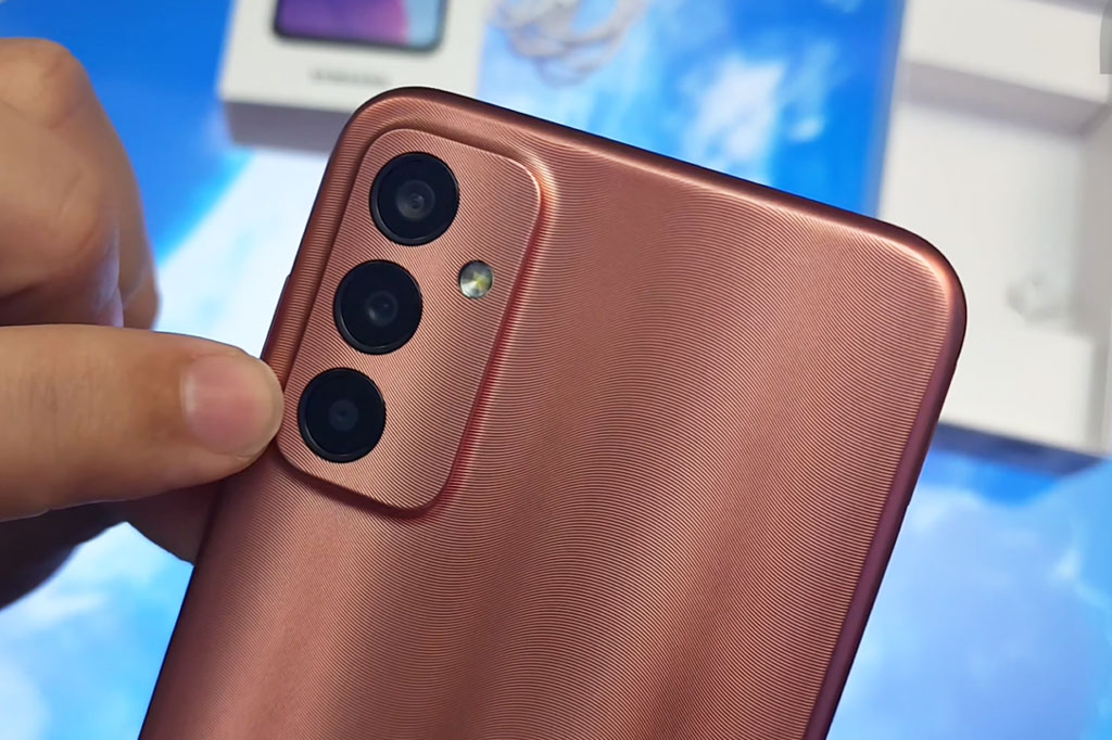 Ảnh chi tiết Samsung Galaxy M13 giá gần 6 triệu đồng