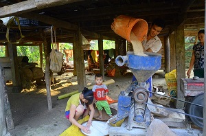 Gánh nặng công việc chăm sóc không được trả lương cản trở nhiều lao động nữ