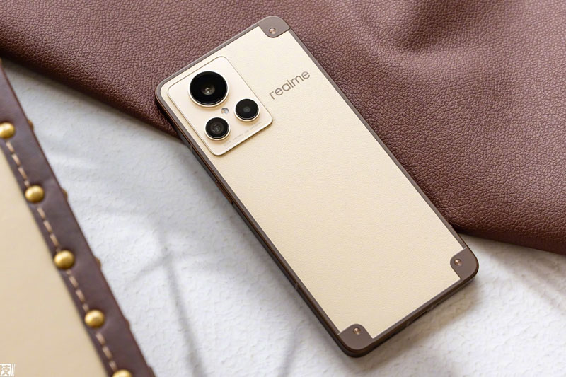 Cận cảnh Realme GT2 Explorer Master Edition: Chip Snapdragon 8+ Gen 1, RAM 12 GB, sạc 100W, giá ‘mềm’