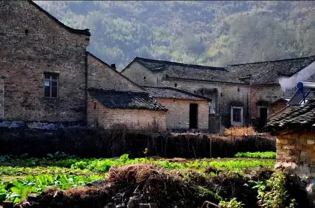 Ngôi làng kỳ quặc giữa chốn “thâm sơn cùng cốc”: 90% cư dân có cùng một họ, không được phép kết hôn với người ngoài, khi được hỏi một câu dân địa phương lập tức “tái mặt”