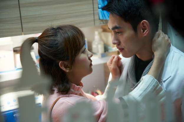 Làm gái “đào mỏ” nuôi bạn trai ăn học, tôi quặn lòng nghe anh nói lại 1 câu