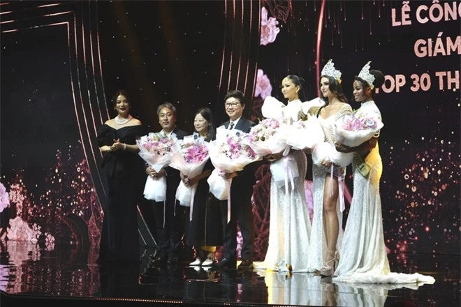 Họp báo Chung kết Hoa hậu các Dân tộc Việt Nam: Trương Ngọc Ánh - H’Hen Niê quyền lực, công bố 2 giám khảo quốc tế - Ảnh 11.