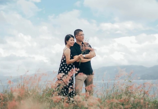 Ngồi nhậu với phụ huynh ngay lần đầu đến chơi, con dâu khiến bố chồng làm 1 việc chưa từng