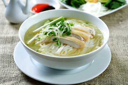 Cách nấu phở gà nhanh gọn tại nhà, thơm ngon 'ăn đứt' hàng quán