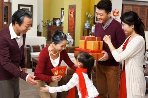 Vợ muốn về ngoại ăn Tết, chồng nổi giận quát: "Xuất giá tòng phu!"