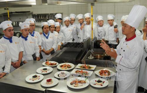 Gi&#x1EA3;i &#x27;b&#xE0;i to&#xE1;n&#x27; nh&#xE2;n l&#x1EF1;c du l&#x1ECB;ch giai &#x111;o&#x1EA1;n h&#x1EAD;u COVID-19