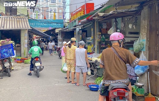 Giá tăng chóng mặt: Vừa ra đến chợ đã hết sạch tiền
