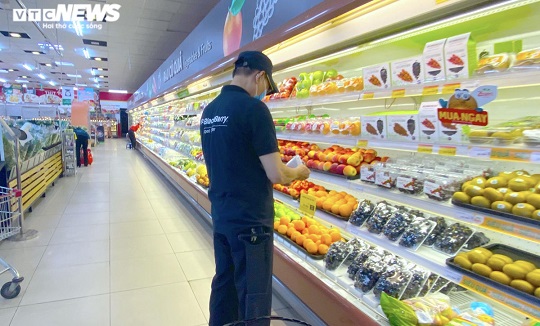 Giá xăng dầu giảm mạnh, vì sao giá hàng hóa chưa nhúc nhích?