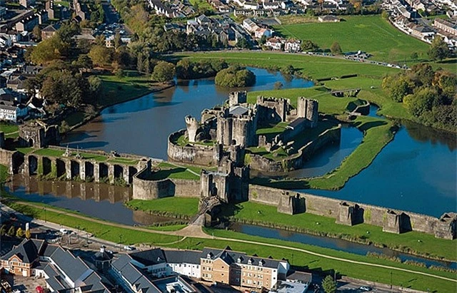 7 lâu đài cổ kính đẹp nhất tại Vương quốc Anh 14