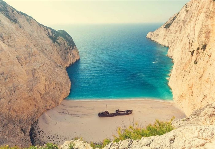 Bãi biển đắm tàu đẹp nhất Hy Lạp, khung cảnh hoang sơ đẹp đến “lịm tim” 2