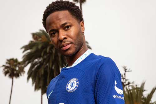 Sterling trở thành tân binh đầu tiên của Chelsea triều đại Boehly