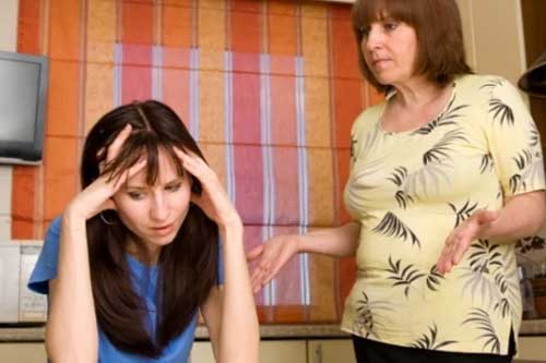 Tình nhân của chồng dùng tiền ‘mua chuộc’ mẹ chồng