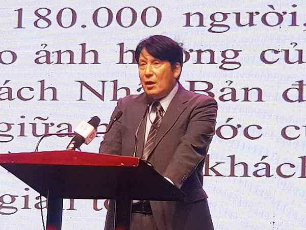 ông Yakabe Yoshinori, Tổng Lãnh sự Nhật Bản tại Đà Nẵng phát biểu tại lễ khai mạc Lễ hội Việt Nam - Nhật Bản 2022