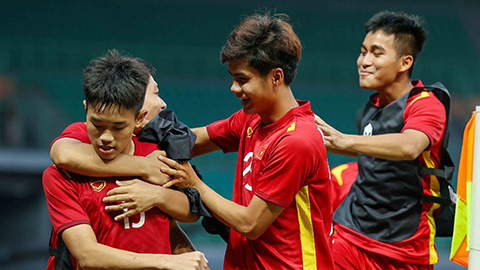 HLV Đinh Thế Nam: ‘U19 Việt Nam may mắn, bản lĩnh hơn nên thắng U19 Thái Lan’