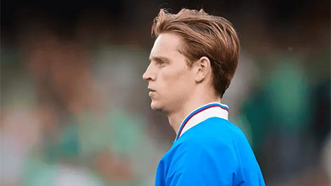 Barca 'khó chịu' vì De Jong một mực từ chối MU