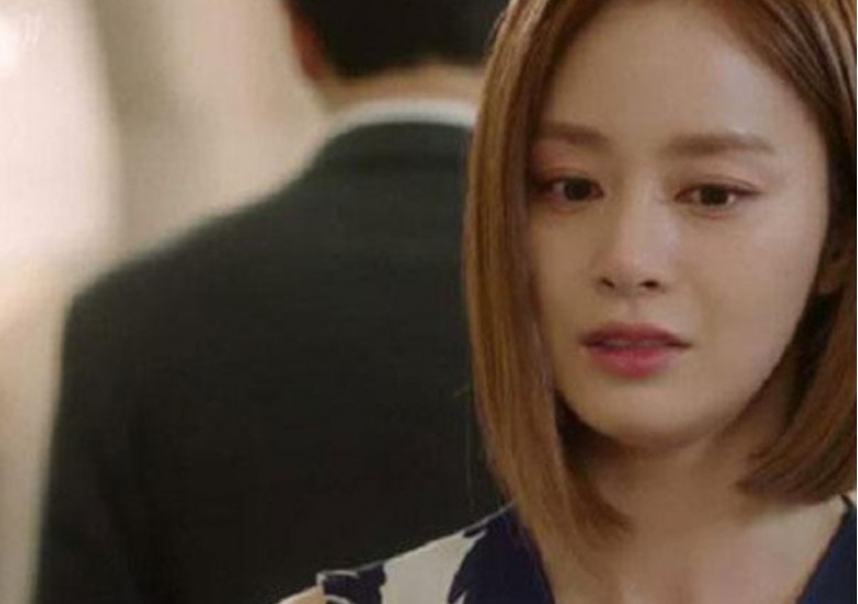 Xin bố mẹ đẻ được 4 triệu để sinh con, chồng cậy khóa lấy trộm mời bạn đi hát cho...oai