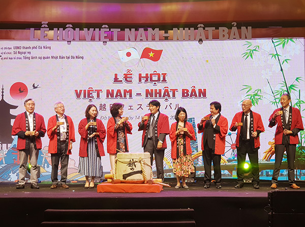 Nâng ly rượu sake khai mạc Lễ hội Việt Nam - Nhật Bản 2022 TP Đà Nẵng