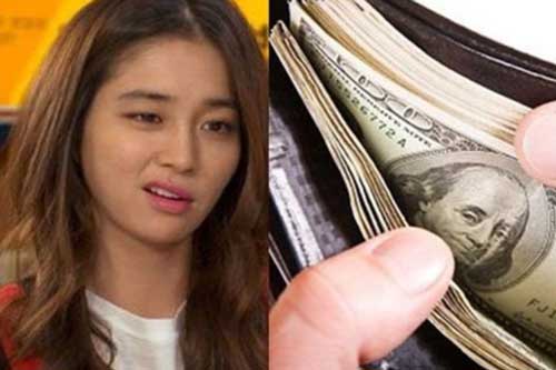 Yêu nhau 3 năm, cứ đến lúc trả tiền, bạn trai lại giả vờ ra ngoài nghe điện thoại, đi vệ sinh là sao?