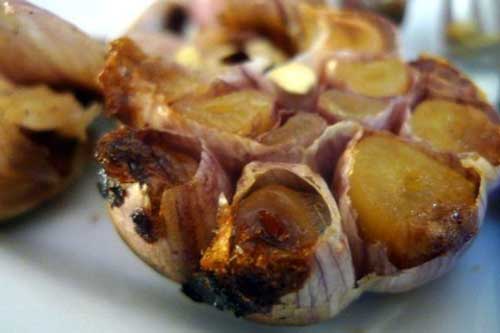 Ăn 1 tép tỏi nướng theo cách này, bạn sẽ thấy cơ thể có sự thay đổi kì diệu