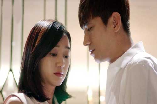 Nghe tiếng động của vợ trong phòng mẹ, tôi mới hiểu vì sao 6 tháng nay cô ấy cứ trốn tránh gần gũi mình