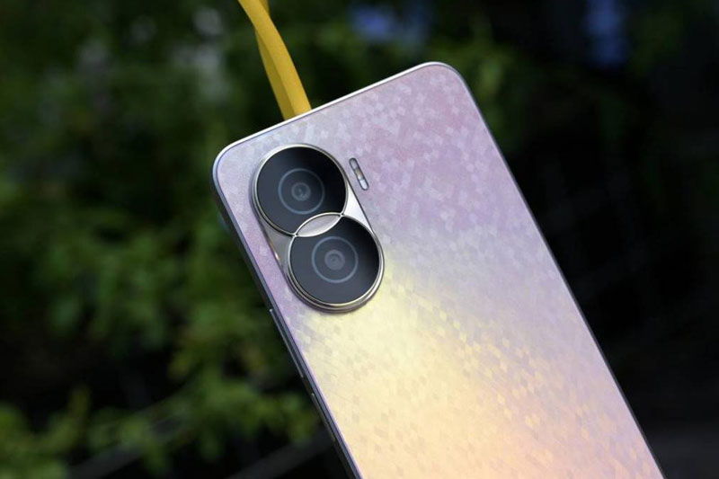 Smartphone 5G, RAM 12 GB, sạc siêu tốc, giá ‘mềm’