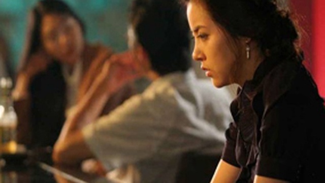 Chồng ngoại tình còn đặt điều kiện phi lý với vợ