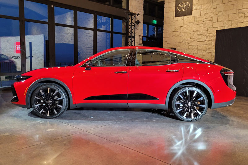Toyota ra mắt xe sedan lai SUV với thiết kế cực đẹp, diện mạo như siêu xe