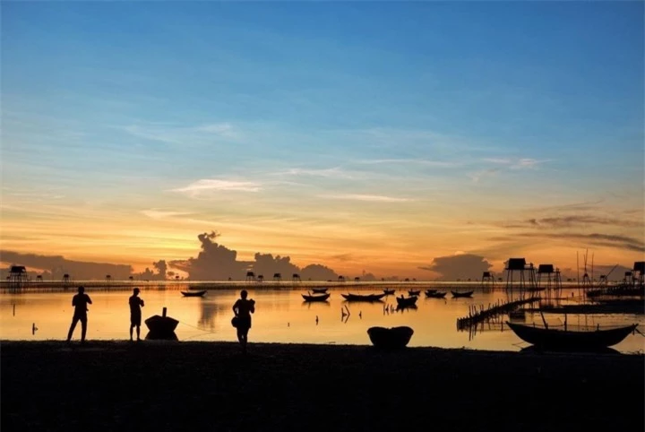 Bãi biển hoang sơ ở Thái Bình với những chòi canh ngao ẩn hiện đầy thơ mộng  - 2