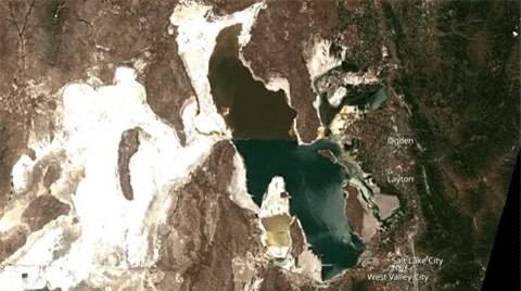 Một trong những hồ nước lớn nhất Trái Đất đang "teo nhỏ" nghiêm trọng - Ảnh 1.