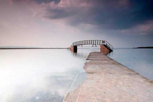 Cây cầu nổi giữa hư không huyền ảo như cảnh sắc trên thiên đường