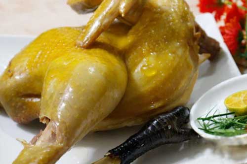 Đừng chỉ luộc gà bằng nước lã: Lấy 1 nắm muối làm theo cách này gà chín vàng, ngọt thịt gấp đôi