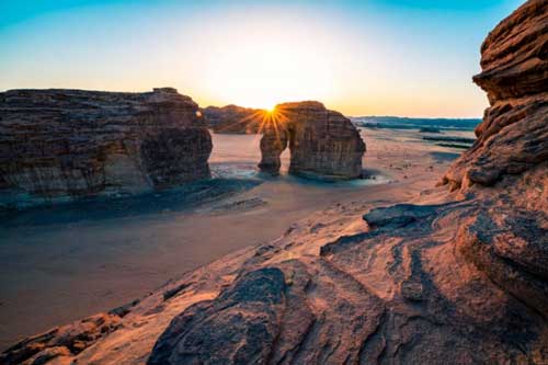 Tảng đá giống hệt con voi sừng sững giữa đất trời - tuyệt tác kỳ vĩ của tạo hóa