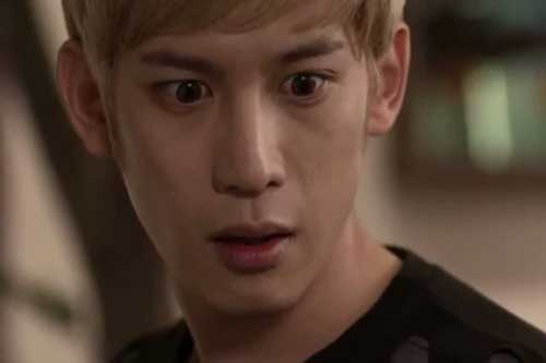 Đêm đầu tiên ở cùng vợ sắp cưới, tôi tái dại mặt mày vì sở thích "kỳ quái" của em