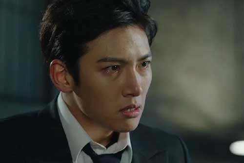 Nhìn thấy thứ đó giấu trong tủ của vợ sắp cưới, tôi rụng rời chân tay không tin nổi