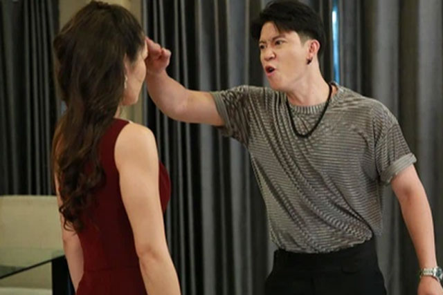 Bố mẹ vợ lên chơi mấy hôm, nhìn cách mà chồng đối đãi tôi chỉ muốn ly hôn ngay tức khắc