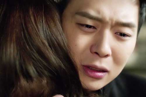 Bật khóc nức nở khi biết lý do vợ luôn nóng bỏng chờ sẵn tôi trên giường mỗi tối