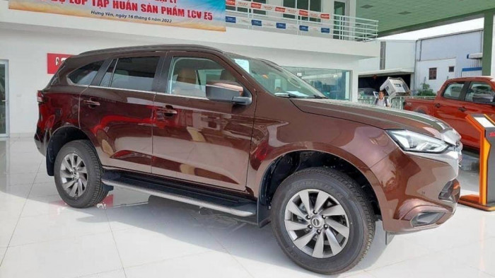 Isuzu mU-X 2022 lộ giá bán tại Việt Nam, rẻ nhất phân khúc SUV 7 chỗ