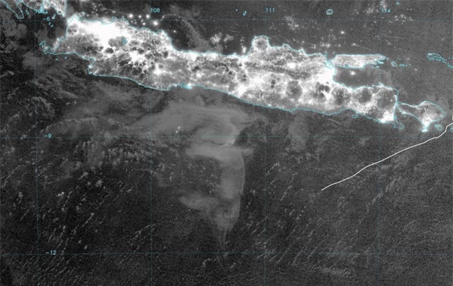 Cả một dải đại dương bất ngờ bừng sáng trong đêm, một hiện tượng kỳ bí cuối cùng cũng lộ diện qua ảnh chụp thực tế - Ảnh 4.