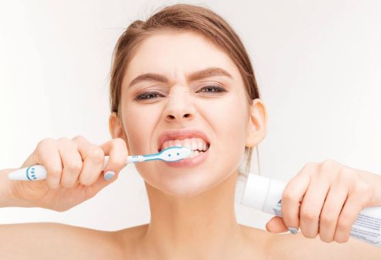 Sai lầm khi đánh răng khiến chúng bị hỏng sớm