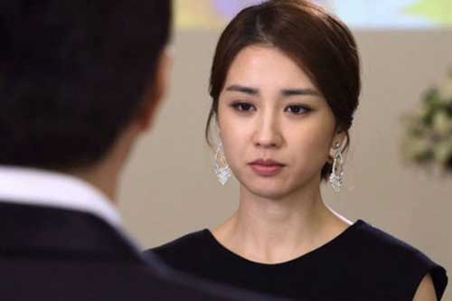 Đêm mưa bão bạn thân của chồng ngủ lại nhà, tôi đã hai lần mở cửa chờ anh vào làm việc đó