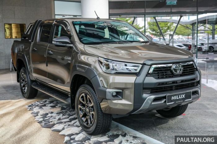 Ảnh chi tiết xe bán tải Toyota Hilux Rogue 2023