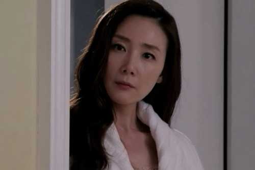 Biết chồng dùng cách này để được thăng chức, tôi chết điếng cả người vì quá sốc