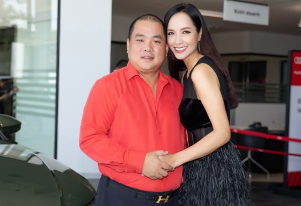 Vợ chồng Thúy Hạnh - Minh Khang tình tứ ở sự kiện