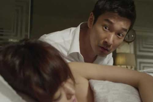 1 tháng sau đêm tân hôn, tôi không động vào vợ vì trên giường cô ấy "quá sung"