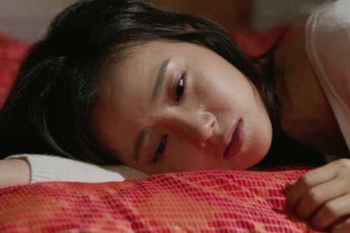 Đêm tân hôn, vừa nghe xong cú điện thoại chồng bỏ đi luôn, để mặc tôi khóc đến khi trời sáng