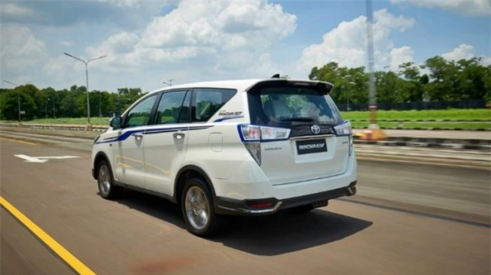 Toyota-Innova-EV